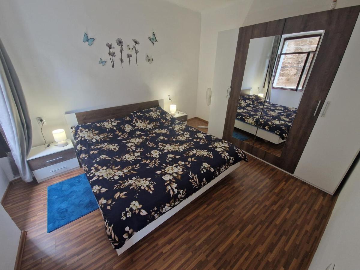 Crystal Deluxe Apartment