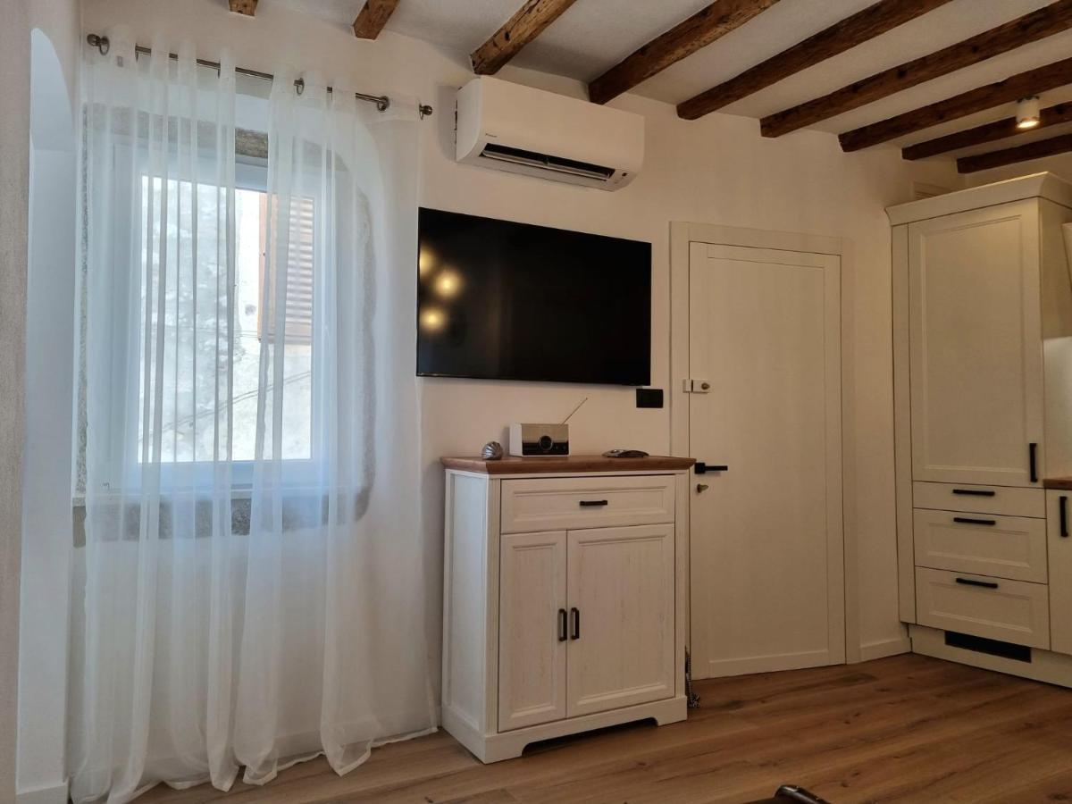 Crystal Deluxe Apartment